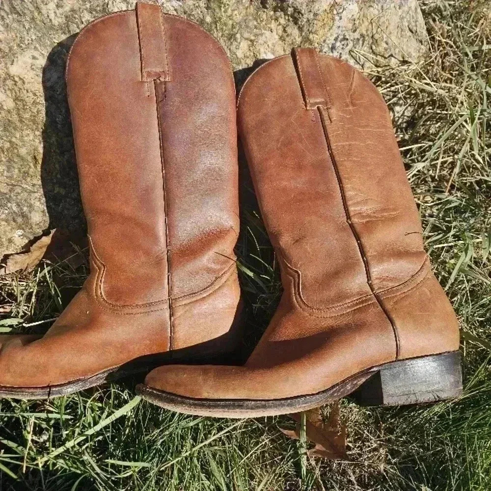 Vintage Brown Leather Cowboy Boots - Picture 14 of 16